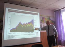Professor of finance John Olienyk from Colorado State University visited our university
